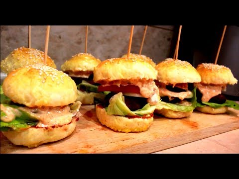 Wideo: Jak Zrobić Słodkie Mini Burgery