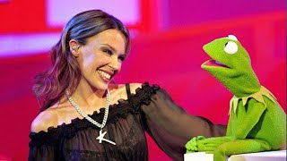 Video voorbeeld van "Kylie Minogue feat Kermit the Frog - Especially For You (Live An Audience With Kylie 2001)"