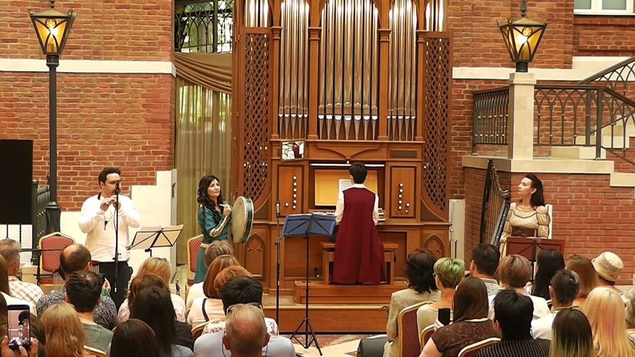 Son Ar Chistr. Breton folk song. Celtic music. Vocal, celtic harp