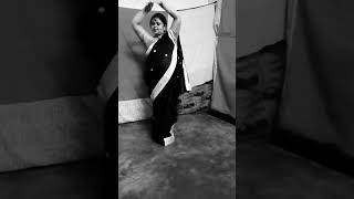 NIL DIGANTE OI FULER AGUN LAGLO/ Dance cover by Saheli Mitra Dey