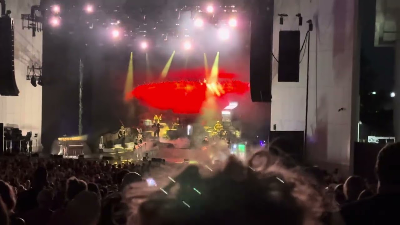 Live performance of Lord Huron’s nothing I need. 07/18/25