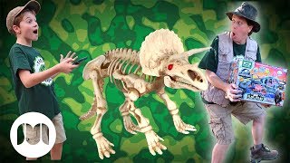 Dinosaur Toy Hunt with Jurassic World | Jurassic Tv | Dinosaurs and Toys | T Rex Family Fun