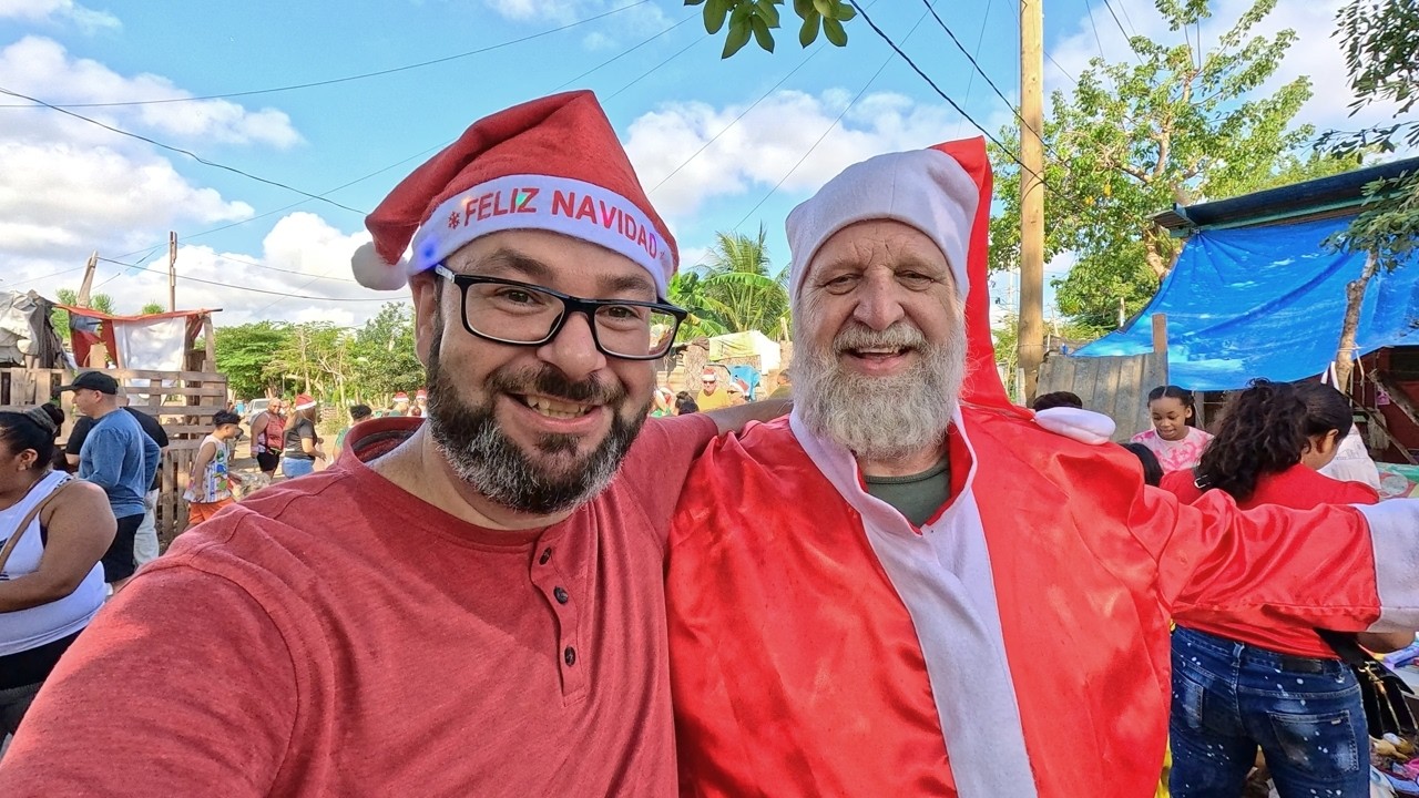 Санта раздал игрушки более чем 2000 детям 🇲🇽 Рождественская акция по сбору игрушек в Мериде, Юкатан