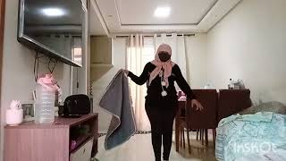 Routina De Casa Enxugando As Louça. Varrendo تجفيف الصحون , تجفيف