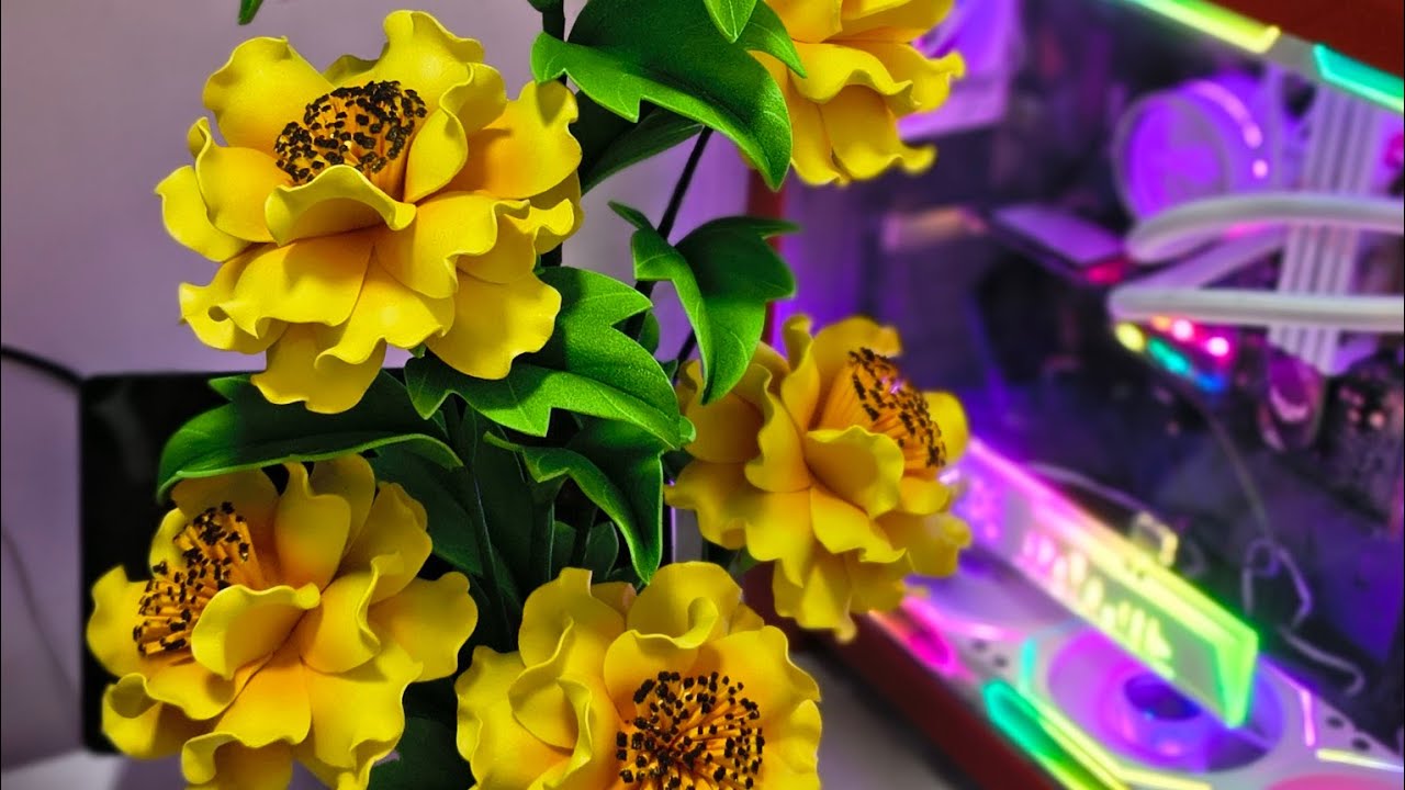 Como fazer uma linda flor utilizando o fundo da garrafa PET como frisador