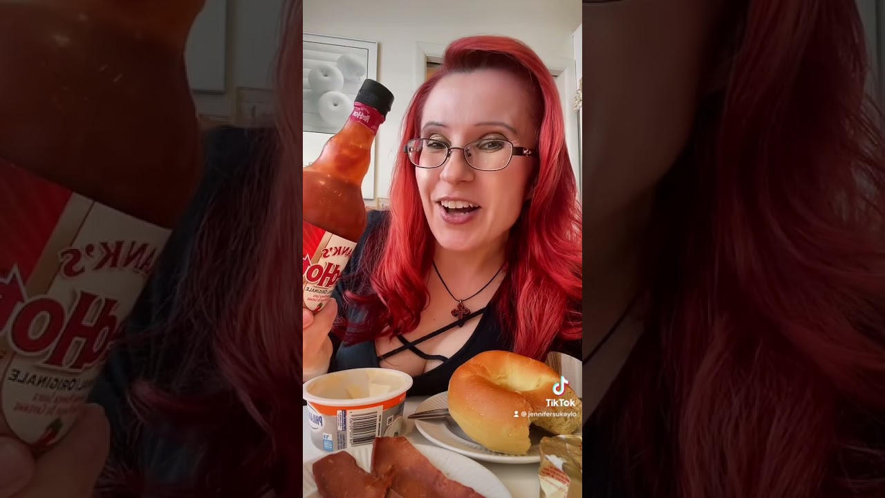 Trying Bagels, Cream Cheese and Bacon! 🥓🥯