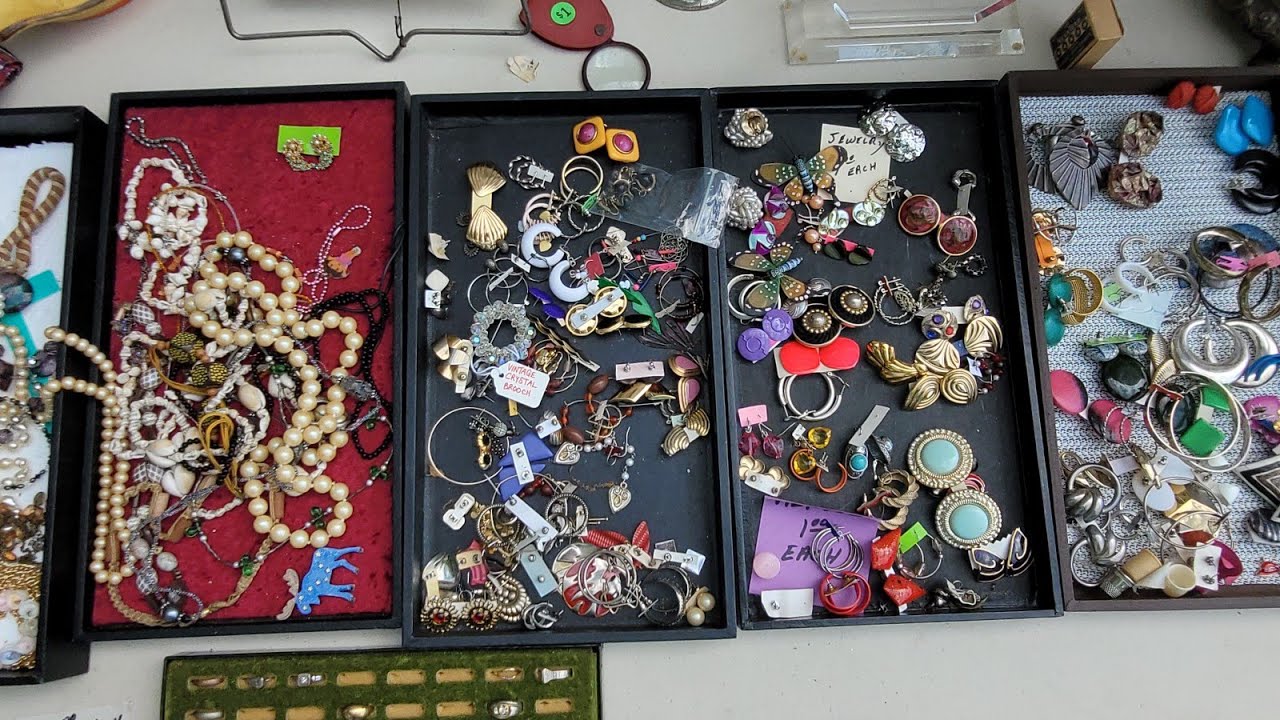 GARAGE SALE JACKPOT! FILLED UP A GALLON BAG! Shop with me! 