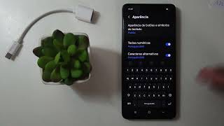 Como colocar ou remover caracteres alternativos no teclado no Samsung Galaxy M32