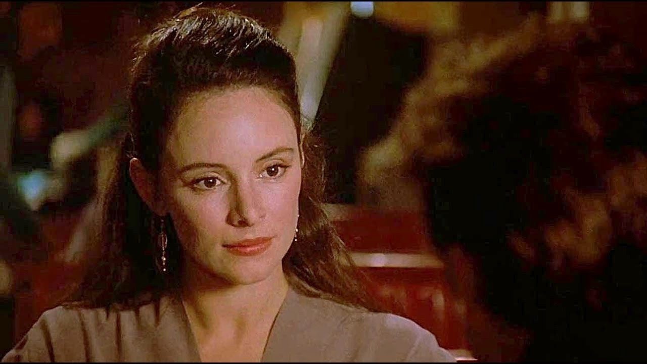 ضابط شرطة دخل بيتهم علشان يحميهم لكنه كان الخطر الحقيقي عليهم