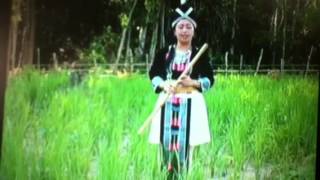 Kwv Txhiaj: Nkauj Nraug Kev Deb