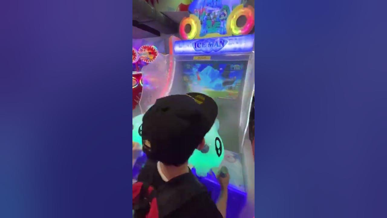 ウォーターシューター Ice man Arcade machine for kids with Travis! atirador de