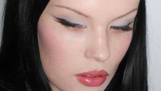 winged eyeliner - the ultimate tutorial