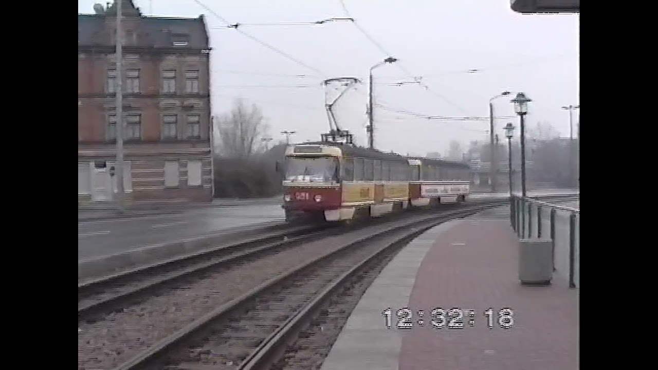 Kurze Szenen von der Strassenbahn Halle und vom Bahnhof Halle Neustadt 7.2.1993