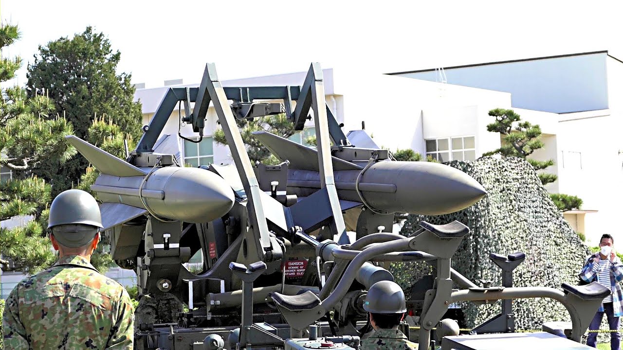 古過ぎて逆にレア光景！　改良型ホーク　ミサイル搭載