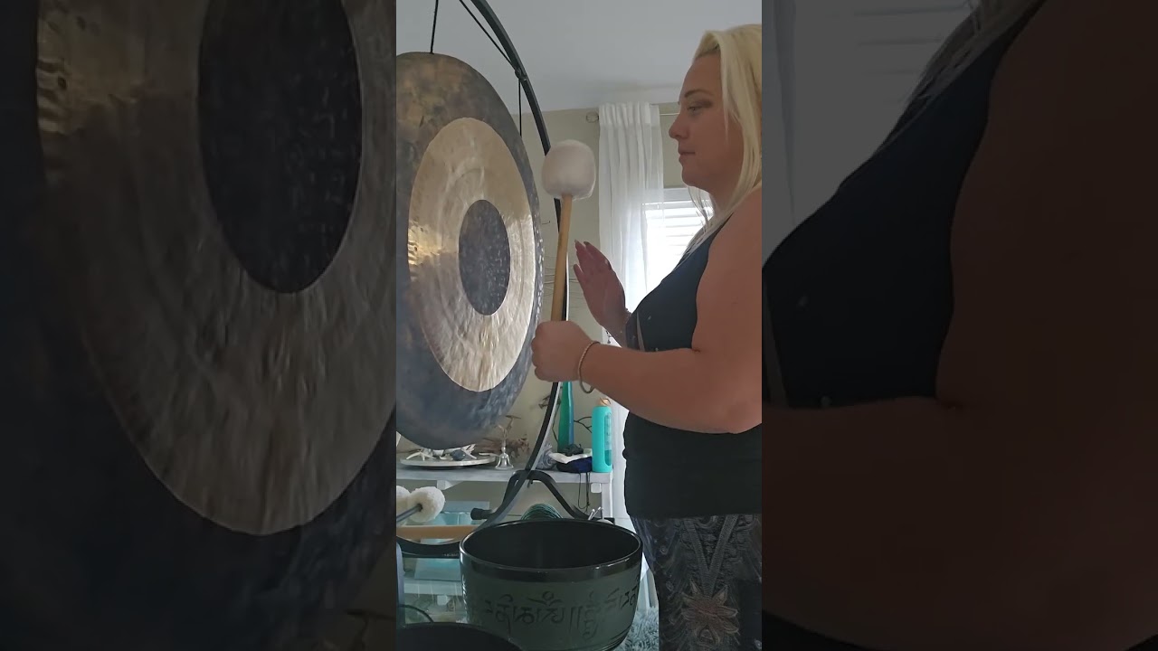 Gong meditation with a little chakra opening 