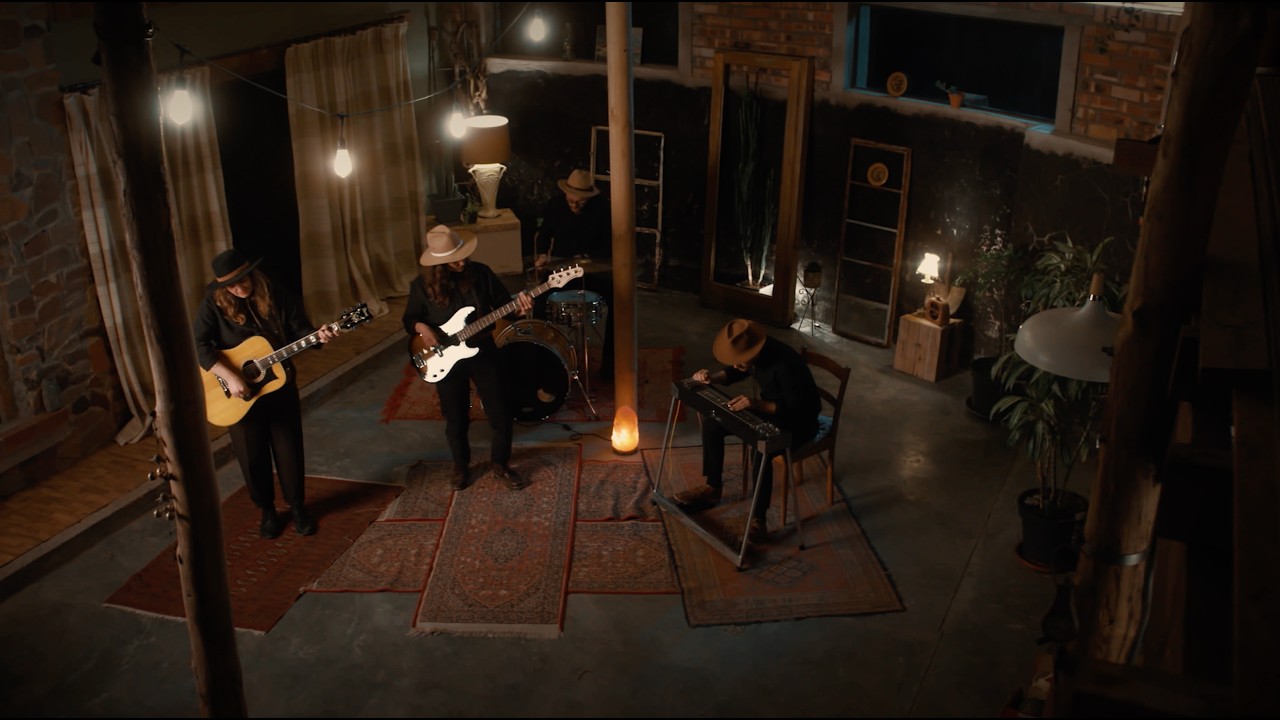 The Betsies - Ligstraal (Official Music Video)