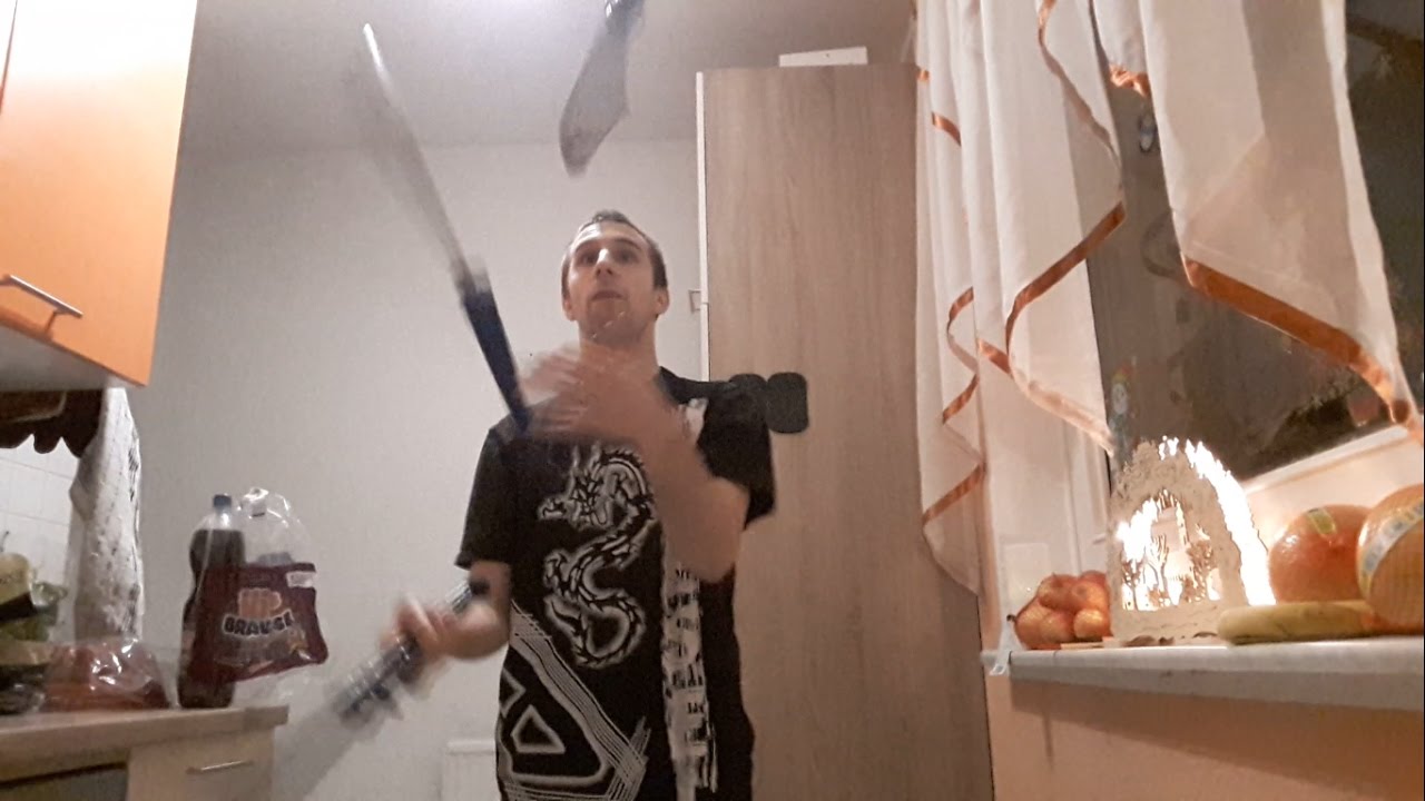 Jonglieren mit 3 Jongliermesser mit 3 Überwürfen, 44 catches , 44 fänge
