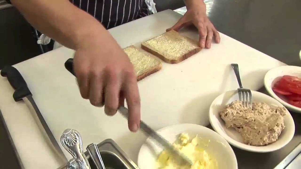 How To Make A Tuna Sandwich