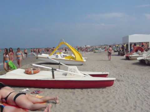 Огромный пляж города Римини. Италия