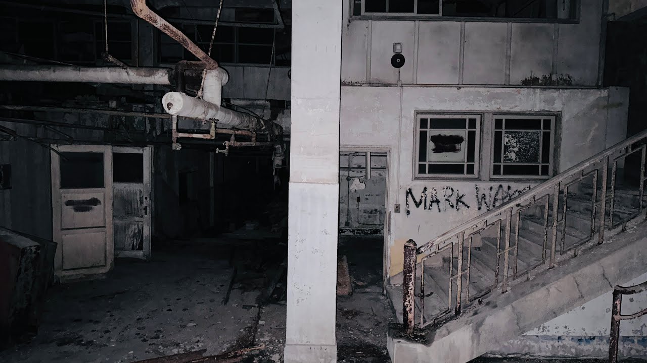 根岸競馬場一等馬見所　夜の内部を歩いた。前回幽霊が居た場所。　夜ver