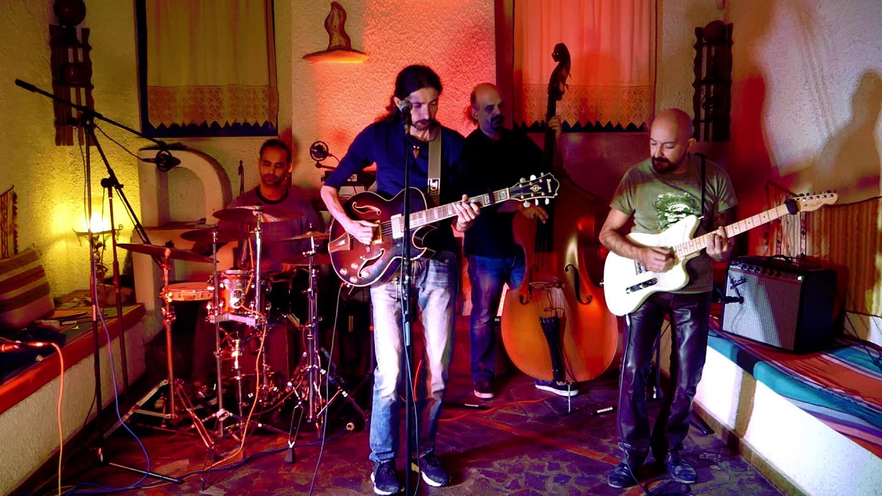 Εσύ κοιμάσαι στα σεντονάκια - Σωτήρης Αλεξάκης