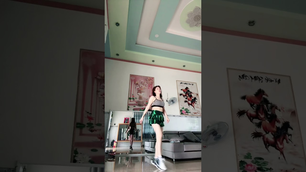 ngày 5 tháng 8, 2025