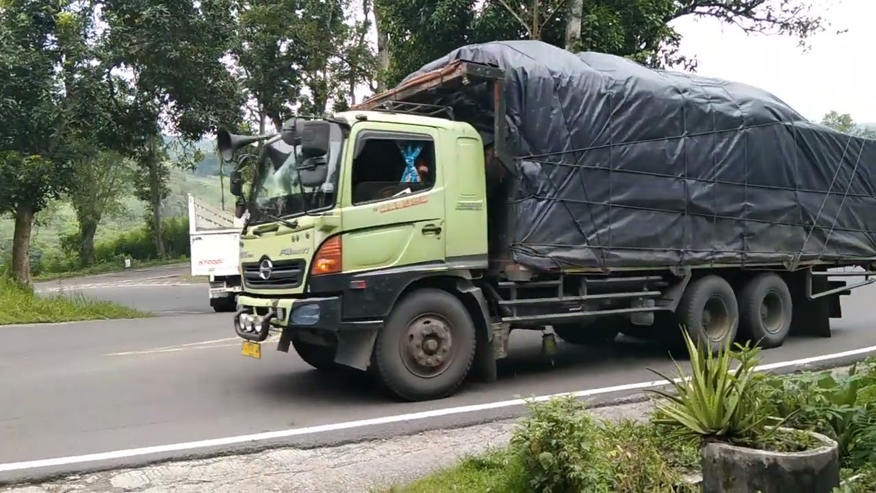 1 jam Menungu Bus ALS vs truck muatan merambat ditikungan nanjak lahor 