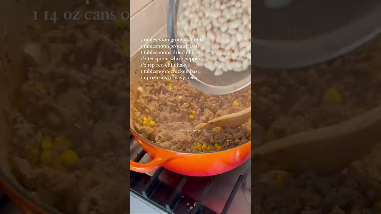 Tex-Mex Ground Turkey White Bean Chili. Recipe at southernkelleliving.com