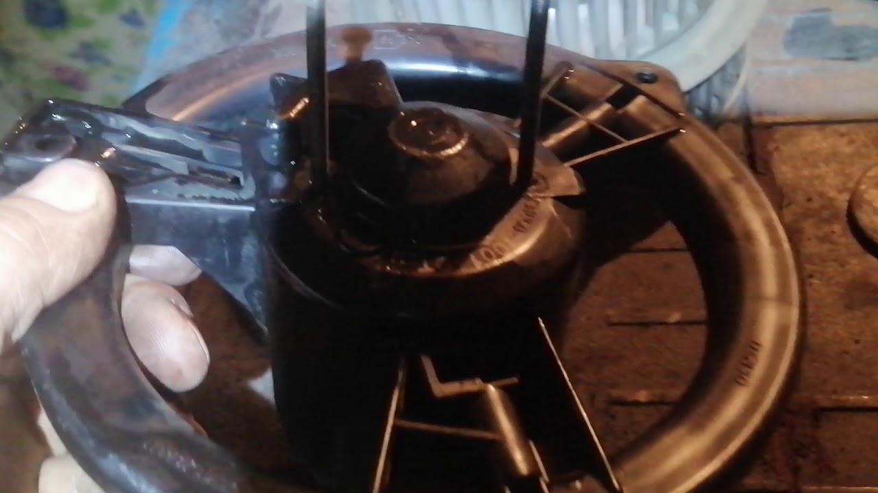 Приус 10 1998 год, как снять моторчик печки и разобрать моторчик - YouTube