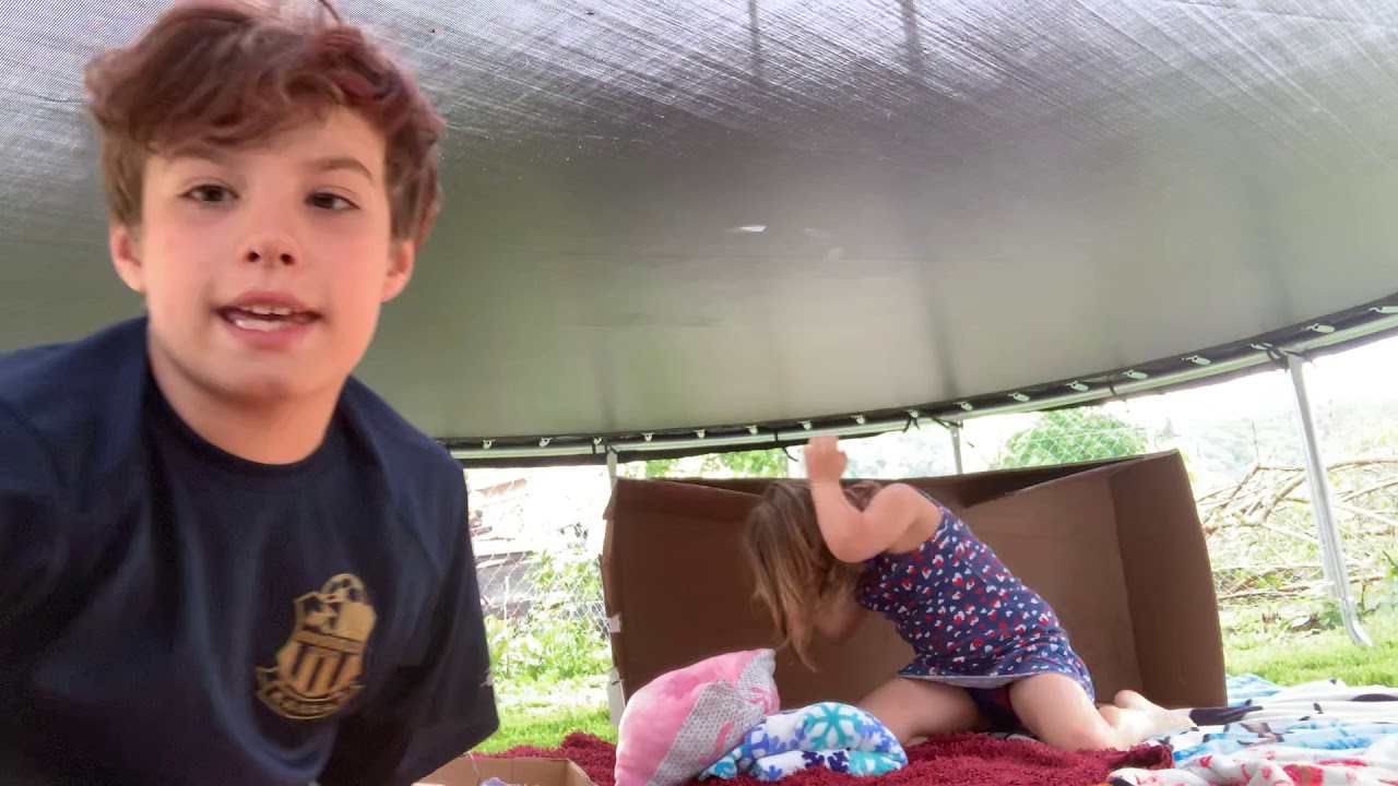 Box fort - YouTube
