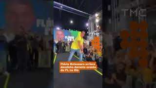 Flávio faz dancinha durante evento do PL e cena viraliza