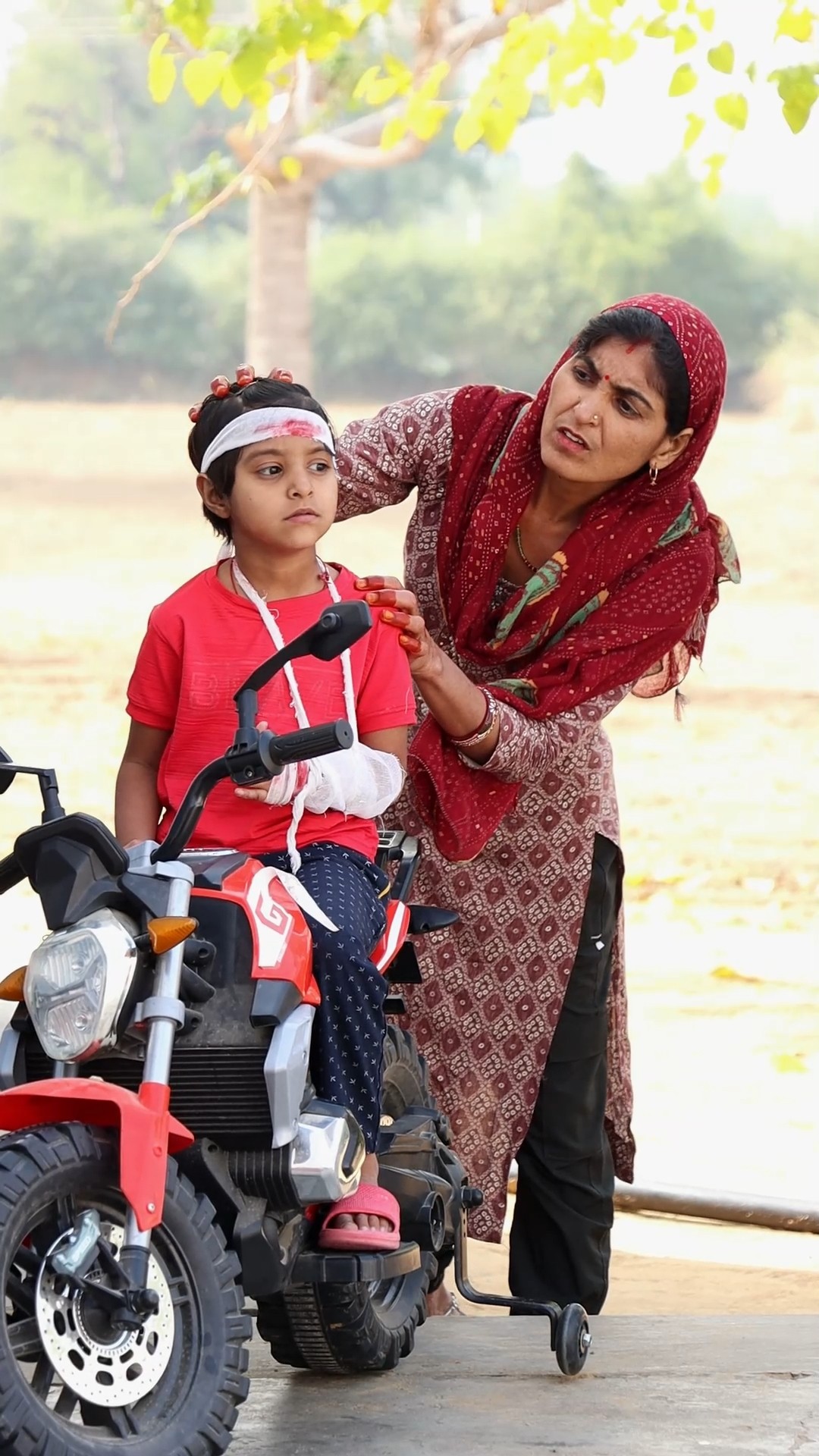 Maa me Bike ? se Gir Gaya #shorts #maa #bike