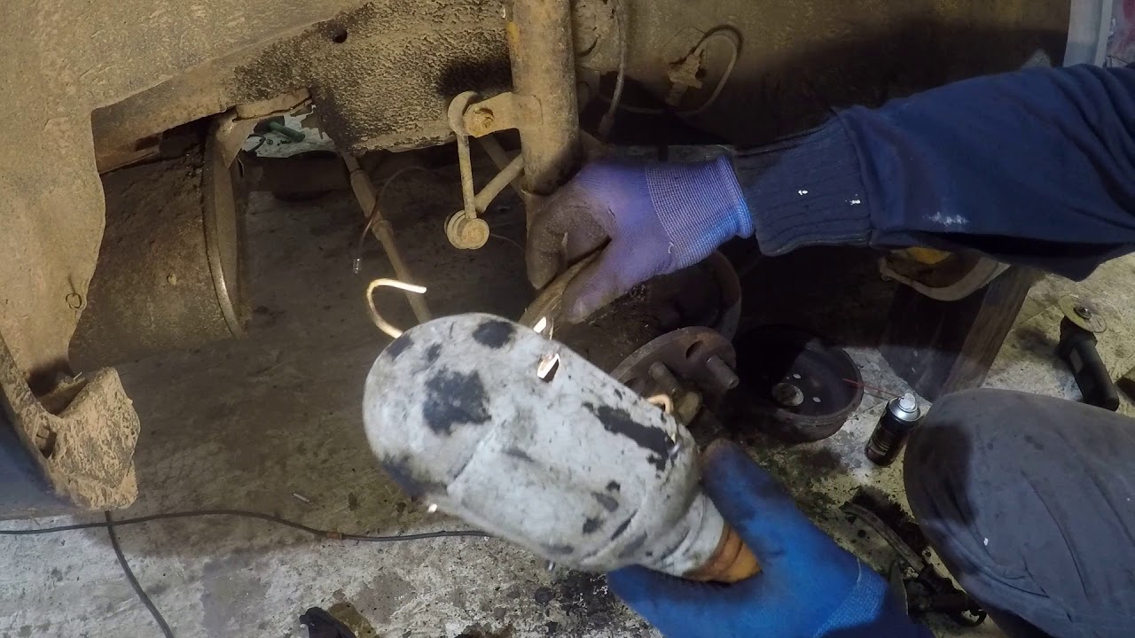 тойота карина е замена заднего тормозного цилиндра - YouTube