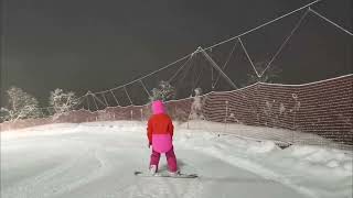 Сноубордистка Анастасия, вечерний отдых.