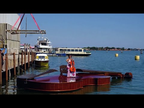 Видео: Нэг вандуй шиг хоёр одтой хүмүүс: Элизабет Тейлор, Анжелина Жоли, Одри Хепберн гэх мэт