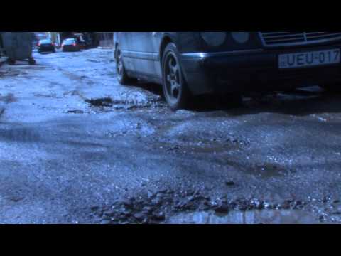 მერიის დაპირების მიუხედავად თბილისში გზები ისევ დაზიანებულია