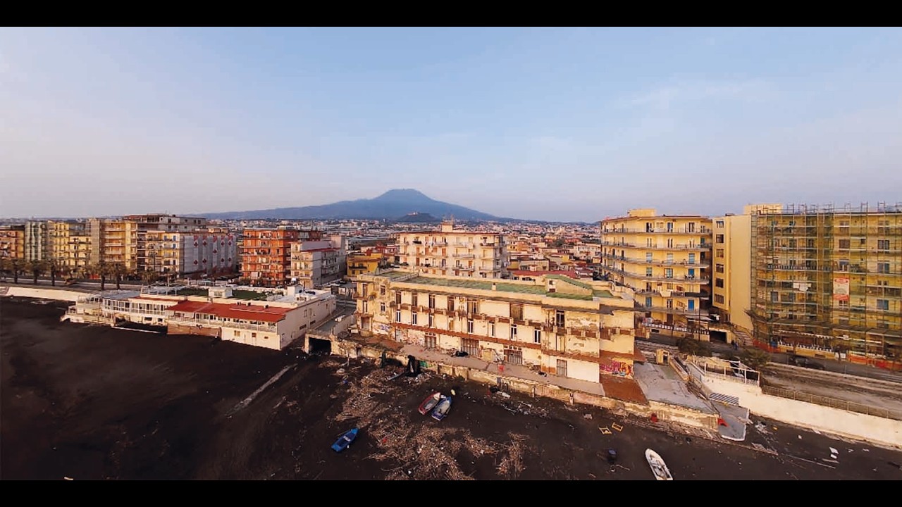 Torre del Greco, lo storico ristorante oggi cade a pezzi: incubo crolli in Litoranea