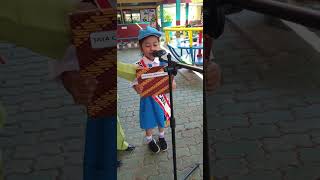 Angel jadi petugas protokol upacara bendera di TK Cendekia (2)