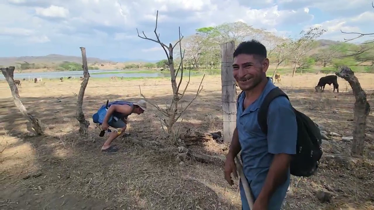 Que  miedo tiene ravito 😱  al ver estos rincones escondido del rio lempa que pescamos  oy este día 