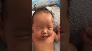 Patrick gets a bath from mama. Subscribe, Like 👍 and Comment for more!