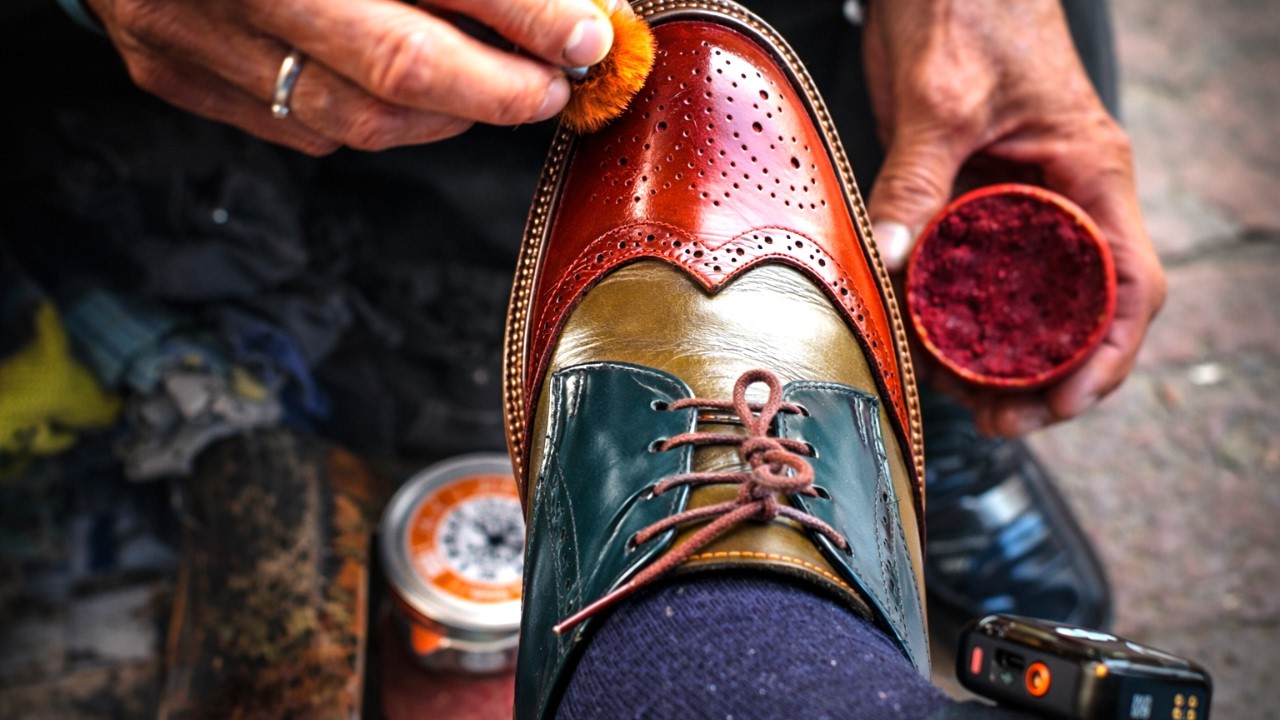 This 4K street shoe shine triggered real tingles 👞🎧 (Ultra immersive ASMR)