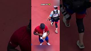 The smartest way to get an autograph 😯