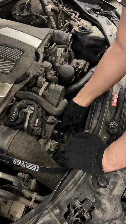 Mercedes W221 заменили насос гур , бачок гур жидкость . Заменили замки ...