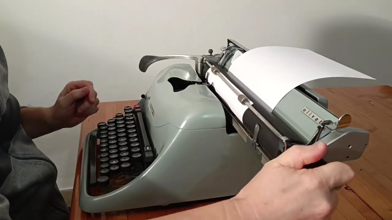 Macchina da scrivere Olivetti Lexikon 80 del 1956 - Olivetti Lexikon 80 typewriter from 1956