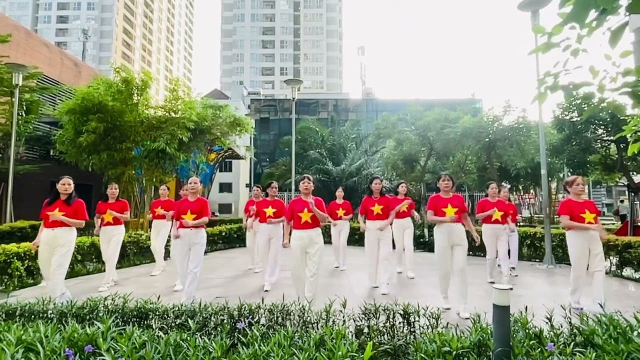 Việt Nam ơi mùa xuân đến rồi. CLB dân vũ 47 Nguyễn Tuân thực hiện!