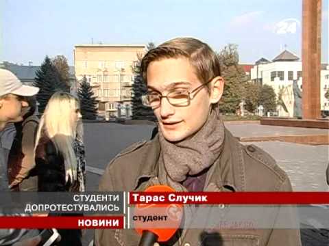 Трахает студентку в машине