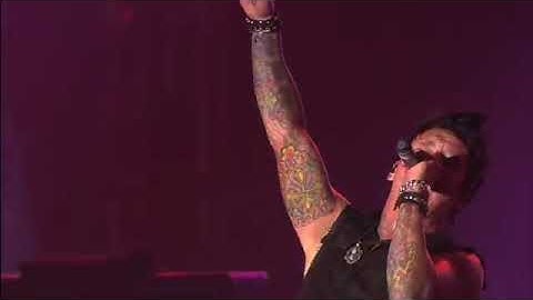 Papa Roach - Between Angels And Insects - Live at Poland Woodstock (@paparoach)