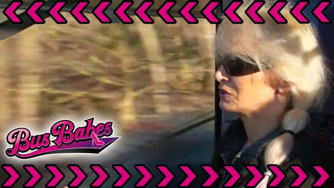 Babe Petra in Hektik: Ein Notfall bringt sie aus dem Zeitplan | Bus Babes | kabel eins