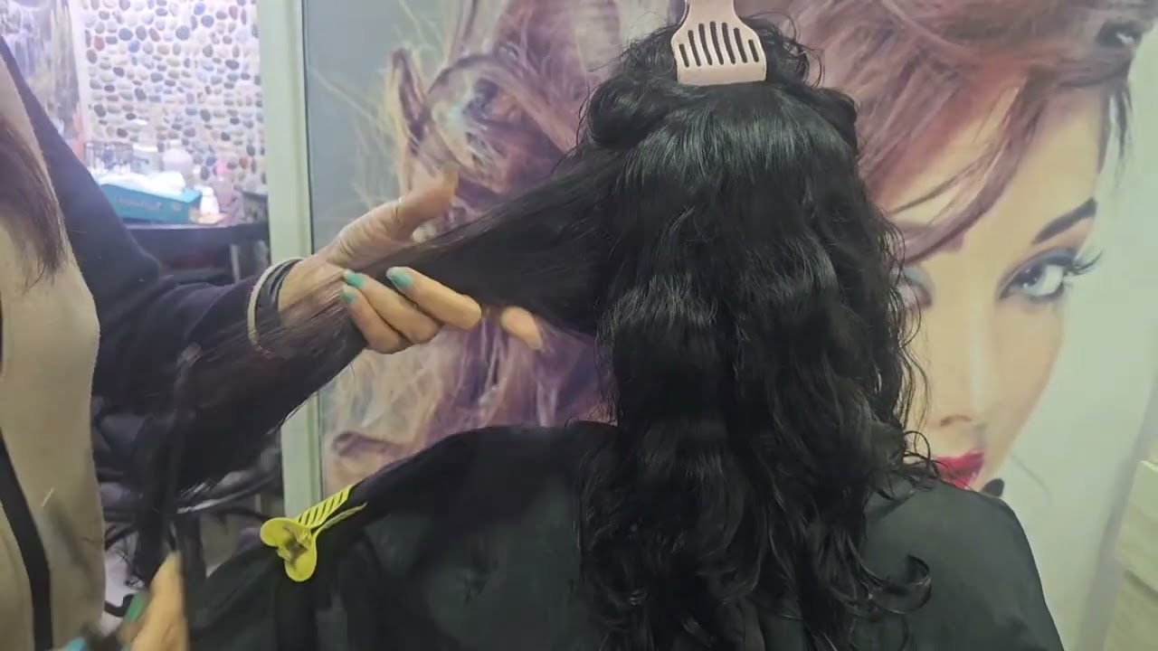 Aaj Humne Kiya Short Layer Haircut Thin Balon Par 