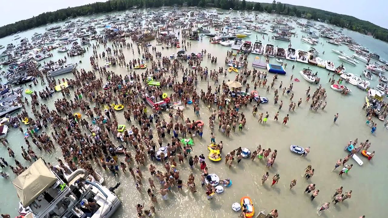 Torch Lake 2015 - 4th Of July Sandbar - YouTube.